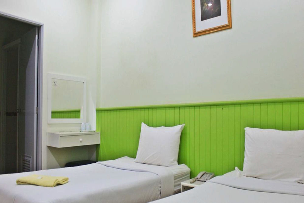 Nine Inn @ Town Phuket Bagian luar foto