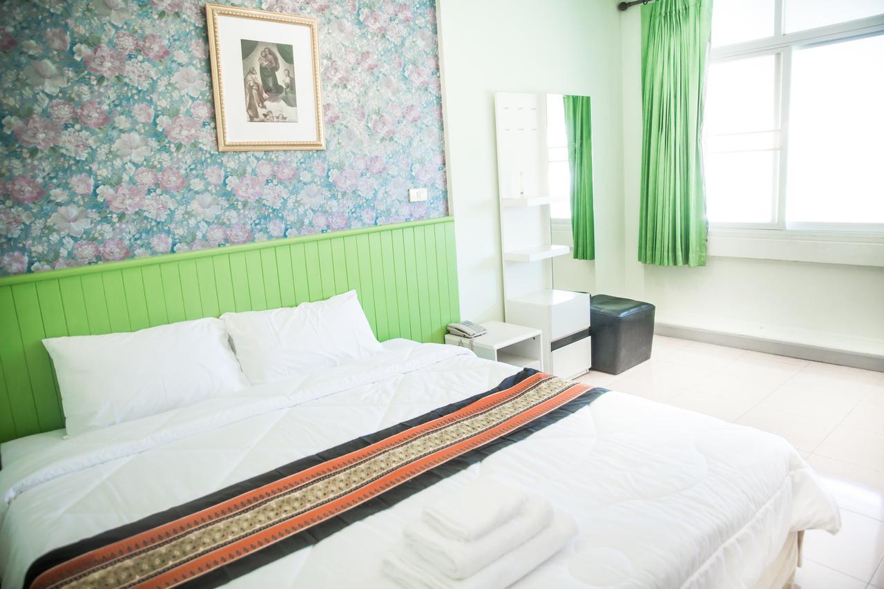 Nine Inn @ Town Phuket Bagian luar foto