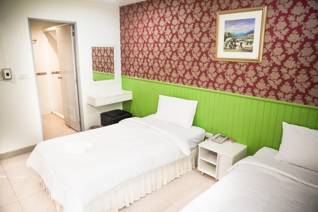 Nine Inn @ Town Phuket Bagian luar foto