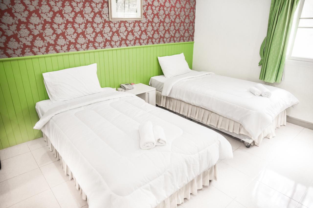 Nine Inn @ Town Phuket Bagian luar foto