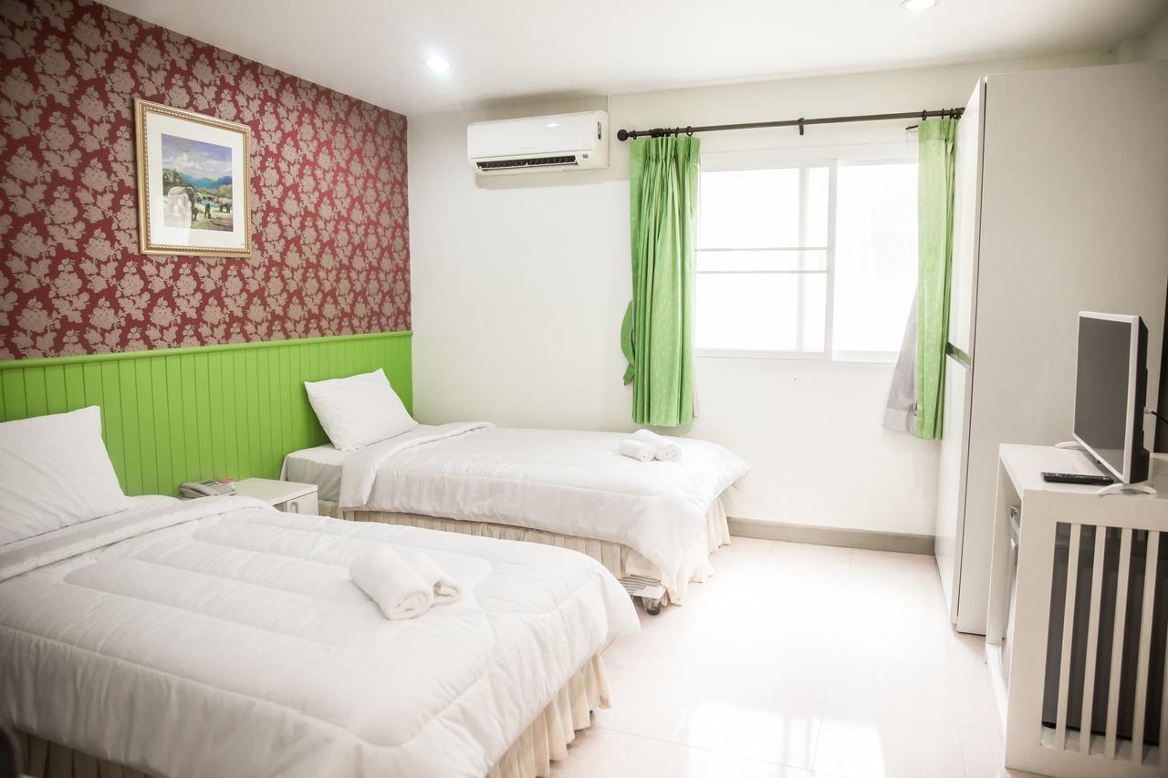 Nine Inn @ Town Phuket Bagian luar foto
